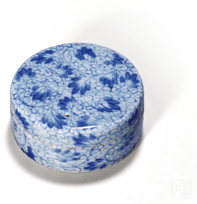 清中期 青花缠枝花卉纹印盒
